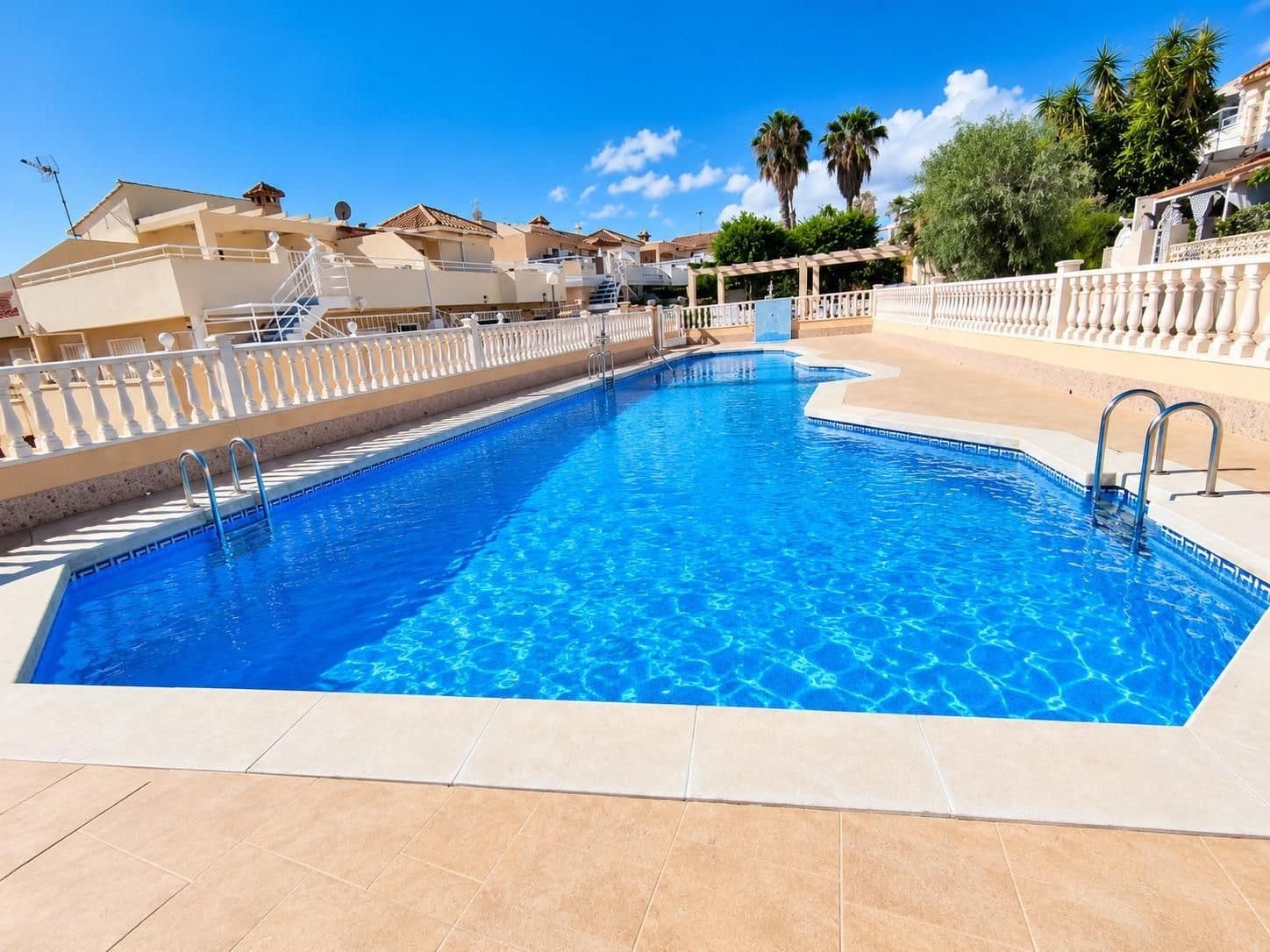 3 sypialnia Willa na sprzedaż w Torrevieja z basenem - 234 900 € (Ref: 10142545)