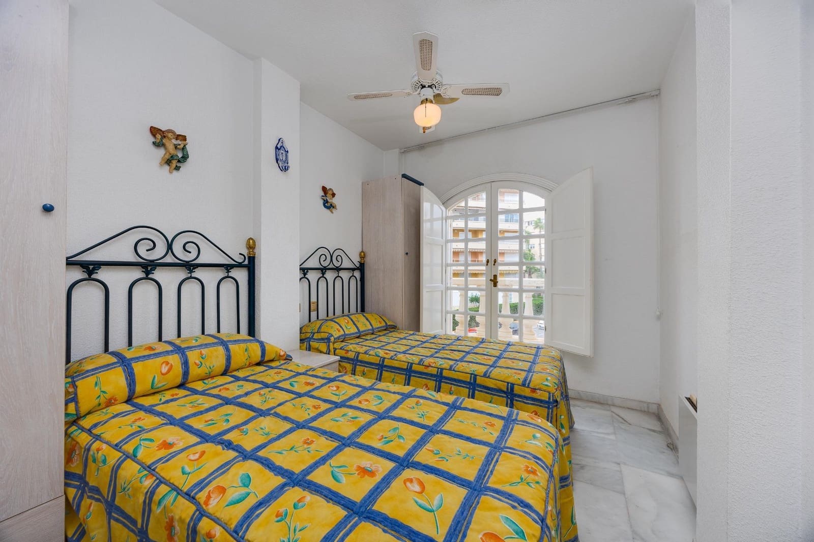 Apartamento de 3 habitaciones en Torrevieja en venta con piscina - 266.900 € (Ref: 10147308)
