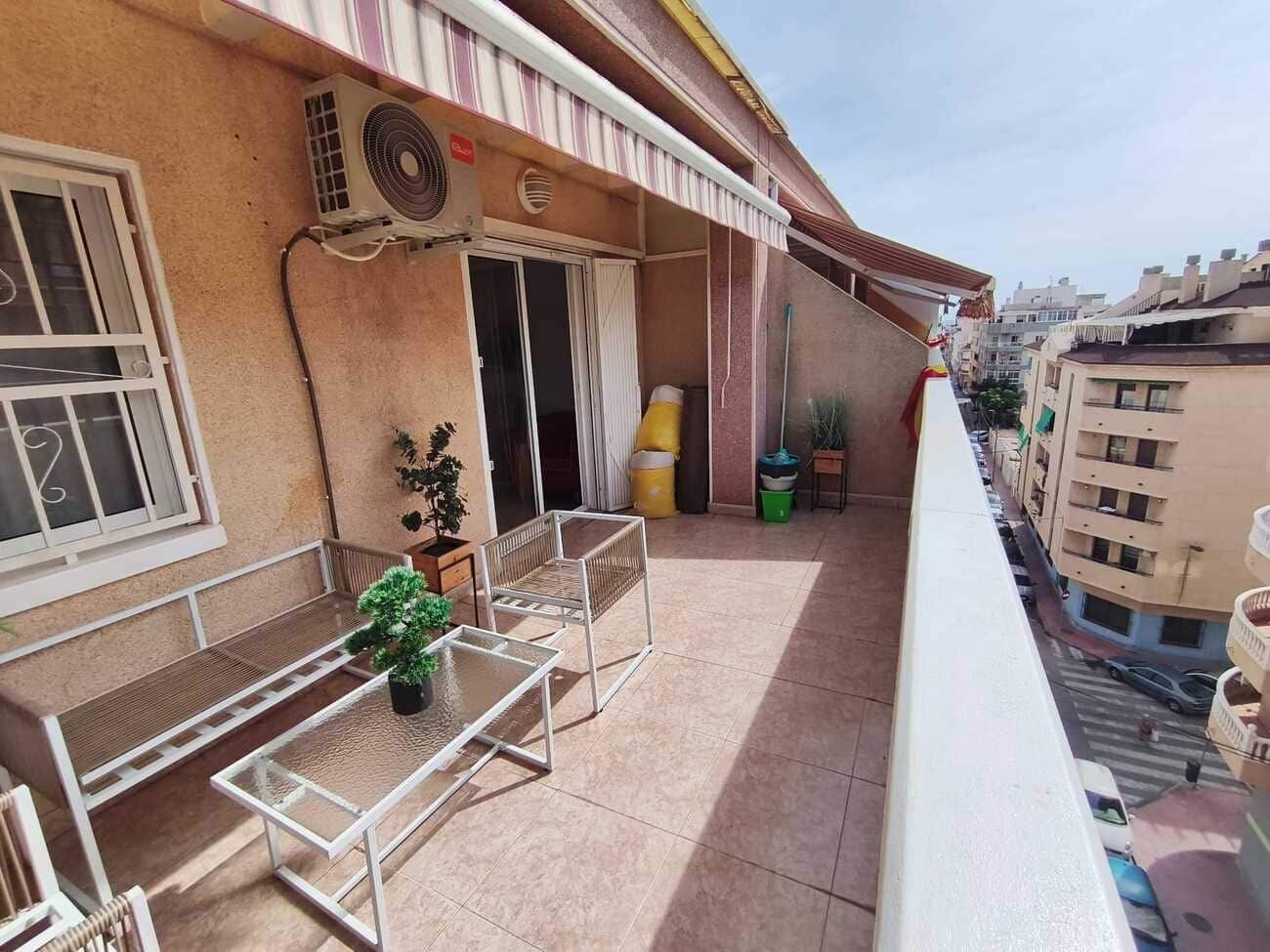2 slaapkamer Penthouse te koop in Torrevieja met zwembad - € 155.000 (Ref: 10148919)