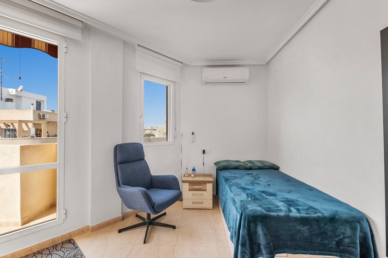 3 bedroom Penthouse for sale in Torrevieja with pool - € 189,000 (Ref: 10148927)