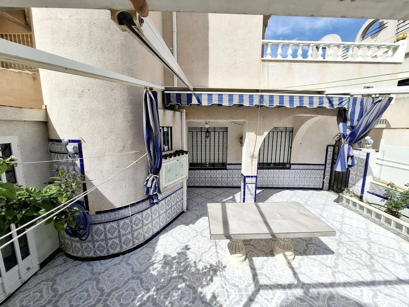 5 soveværelse Villa til salg i Torrevieja med swimmingpool - € 209.900 (Ref: 10148930)