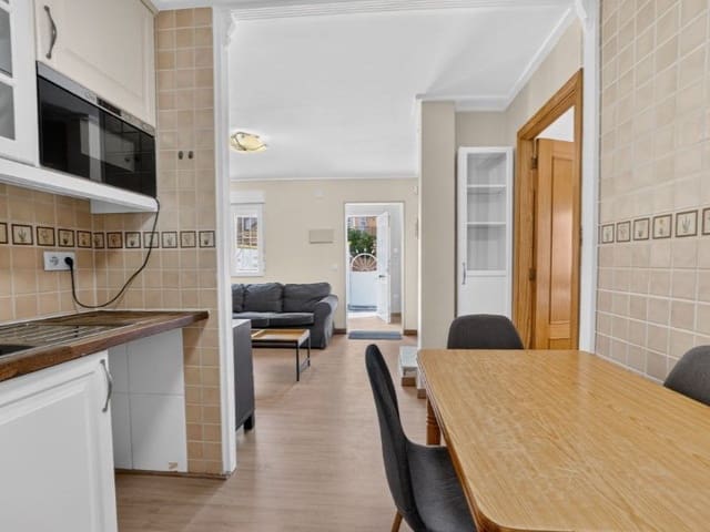 3 slaapkamer Rijtjeshuis te koop in Torrevieja met zwembad - € 199.000 (Ref: 10148936)