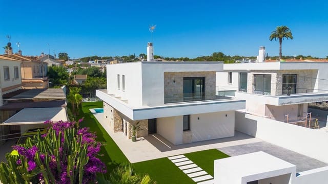 4 slaapkamer Villa te koop in Los Balcones - Los Altos, Torrevieja met zwembad - € 895.000 (Ref: 10157827)