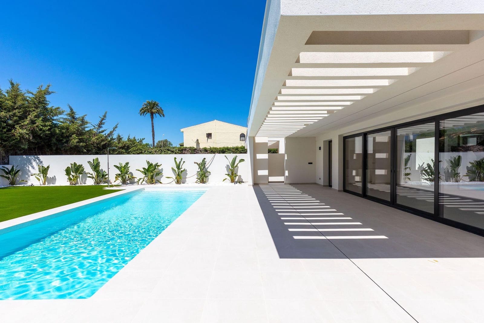 4 slaapkamer Villa te koop in Torrevieja met zwembad - € 895.000 (Ref: 10157827)