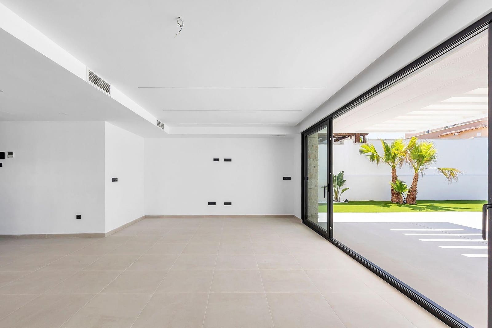 4 slaapkamer Villa te koop in Torrevieja met zwembad - € 895.000 (Ref: 10157827)