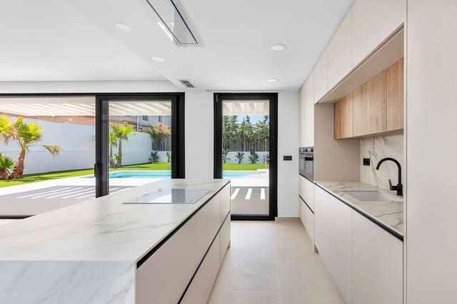 4 slaapkamer Villa te koop in Los Balcones - Los Altos, Torrevieja met zwembad - € 895.000 (Ref: 10157827)