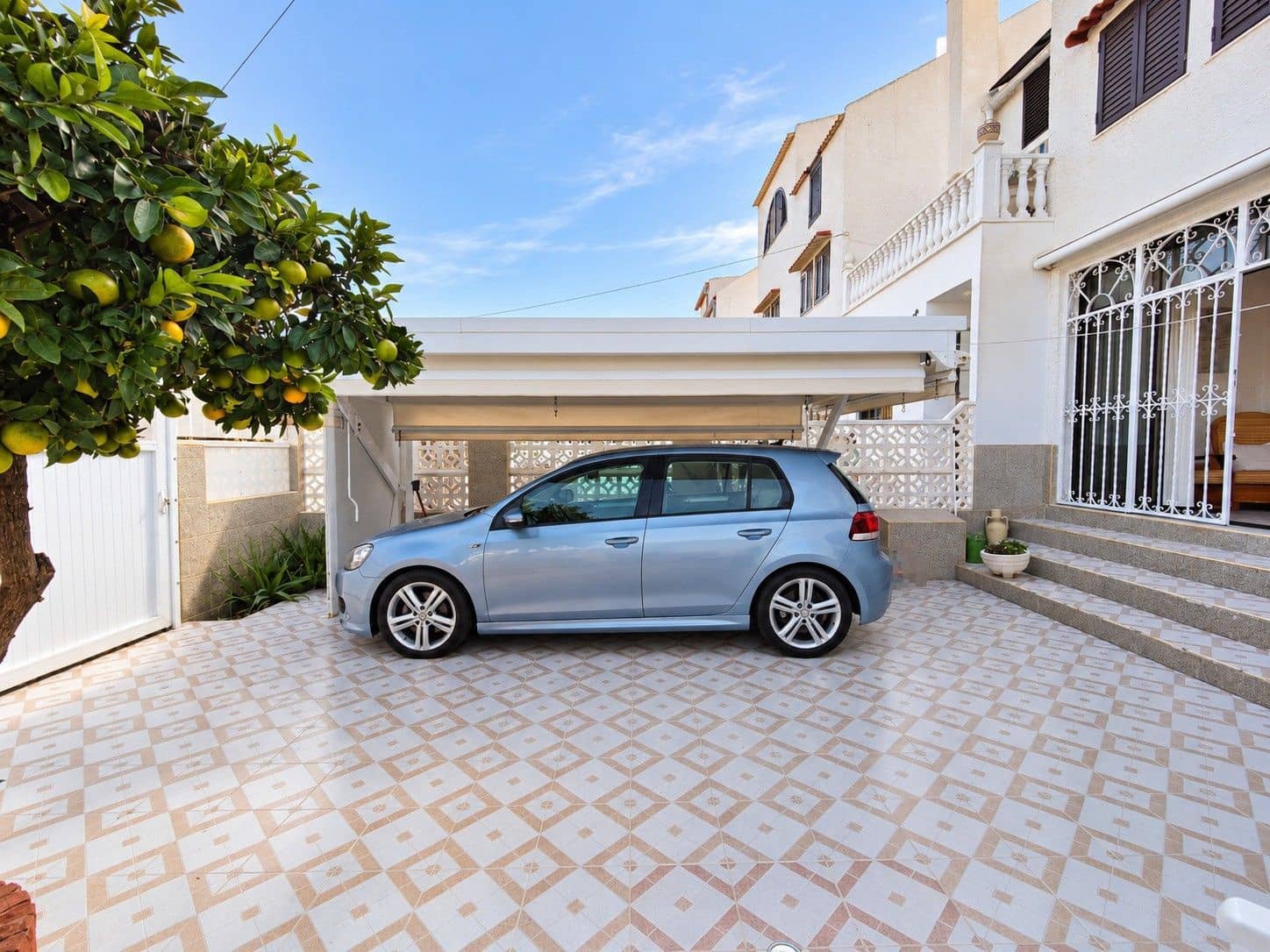 5 soveværelse Rækkehus til salg i Torrevieja med swimmingpool garage - € 350.000 (Ref: 10157830)