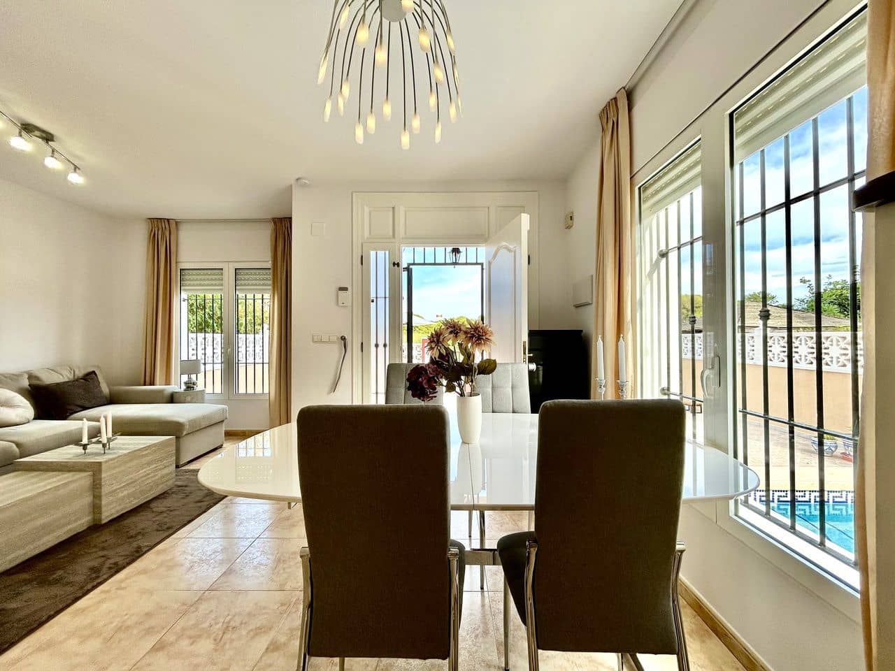 3 soverom Hus til salgs i Orihuela Costa med svømmebasseng garasje - € 345 000 (Ref: 10157832)
