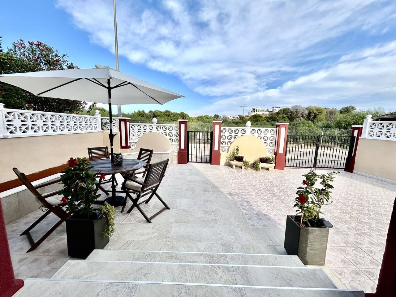 3 soverom Hus til salgs i Orihuela Costa med svømmebasseng garasje - € 345 000 (Ref: 10157832)