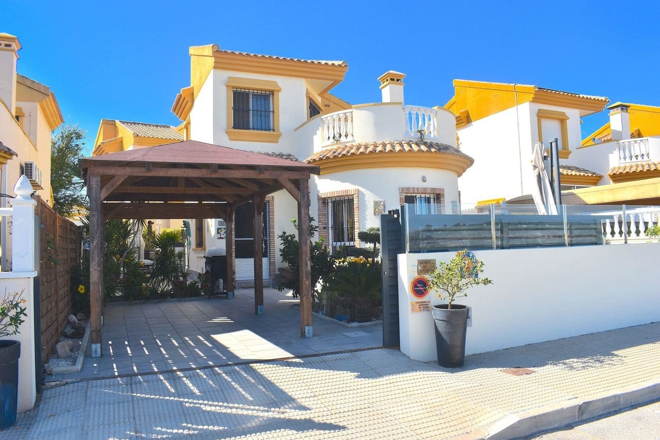 3 bedroom Villa for sale in Guardamar del Segura with pool - € 345,000 (Ref: 10159863)