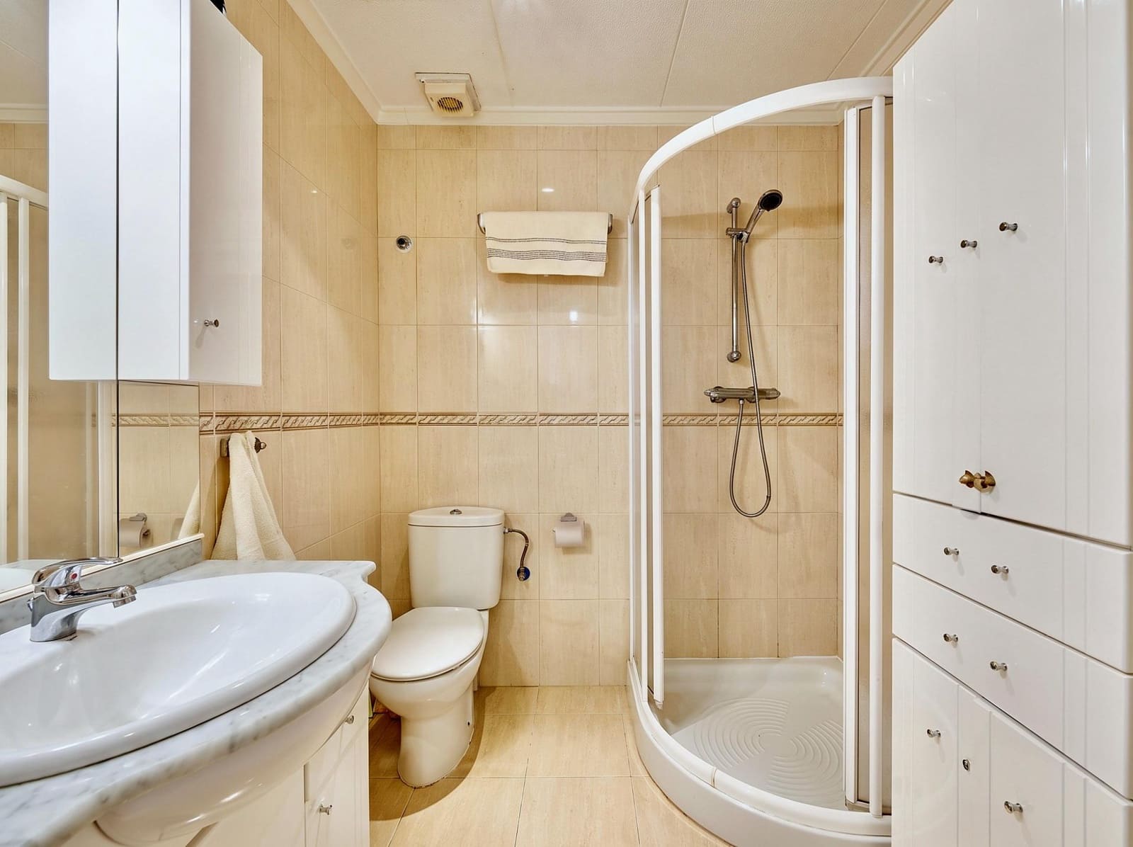 3 Zimmer Reihenhaus zu verkaufen in Torrevieja mit Garage - 199.000 € (Ref: 10159875)