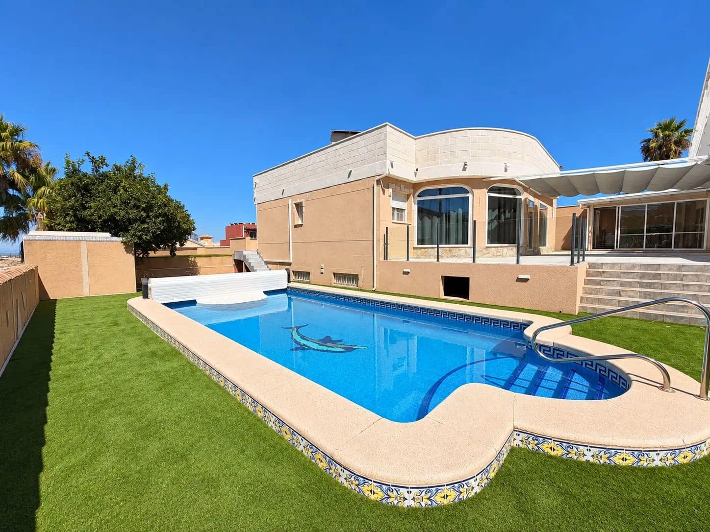 6 bedroom Villa for sale in Benijofar with pool garage - € 779,000 (Ref: 10161683)