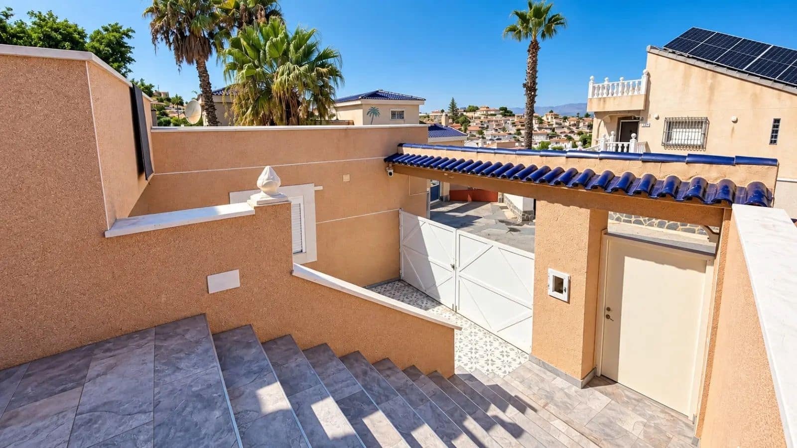6 bedroom Villa for sale in Benijofar with pool garage - € 779,000 (Ref: 10161683)