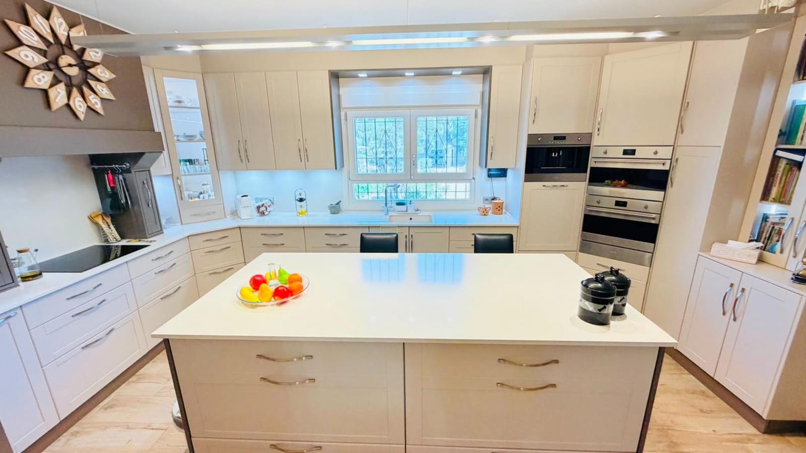 5 sypialnia Willa na sprzedaż w Daya Vieja z basenem garażem - 749 000 € (Ref: 10162348)