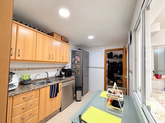 3 chambre Villa/Maison Mitoyenne à vendre à Daya Nueva avec garage - 180 000 € (Ref: 10162366)