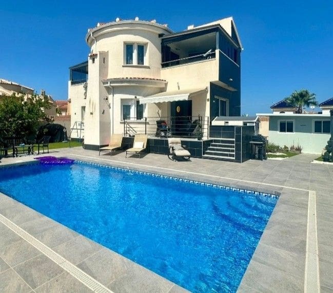 4 sovrum Villa till salu i Almoradi - 549 000 € (Ref: 10163140)