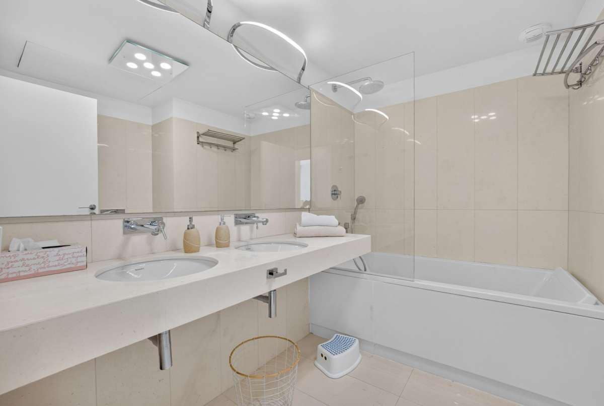 4 bedroom Apartment for sale in Torrevieja - € 1,265,000 (Ref: 10165190)