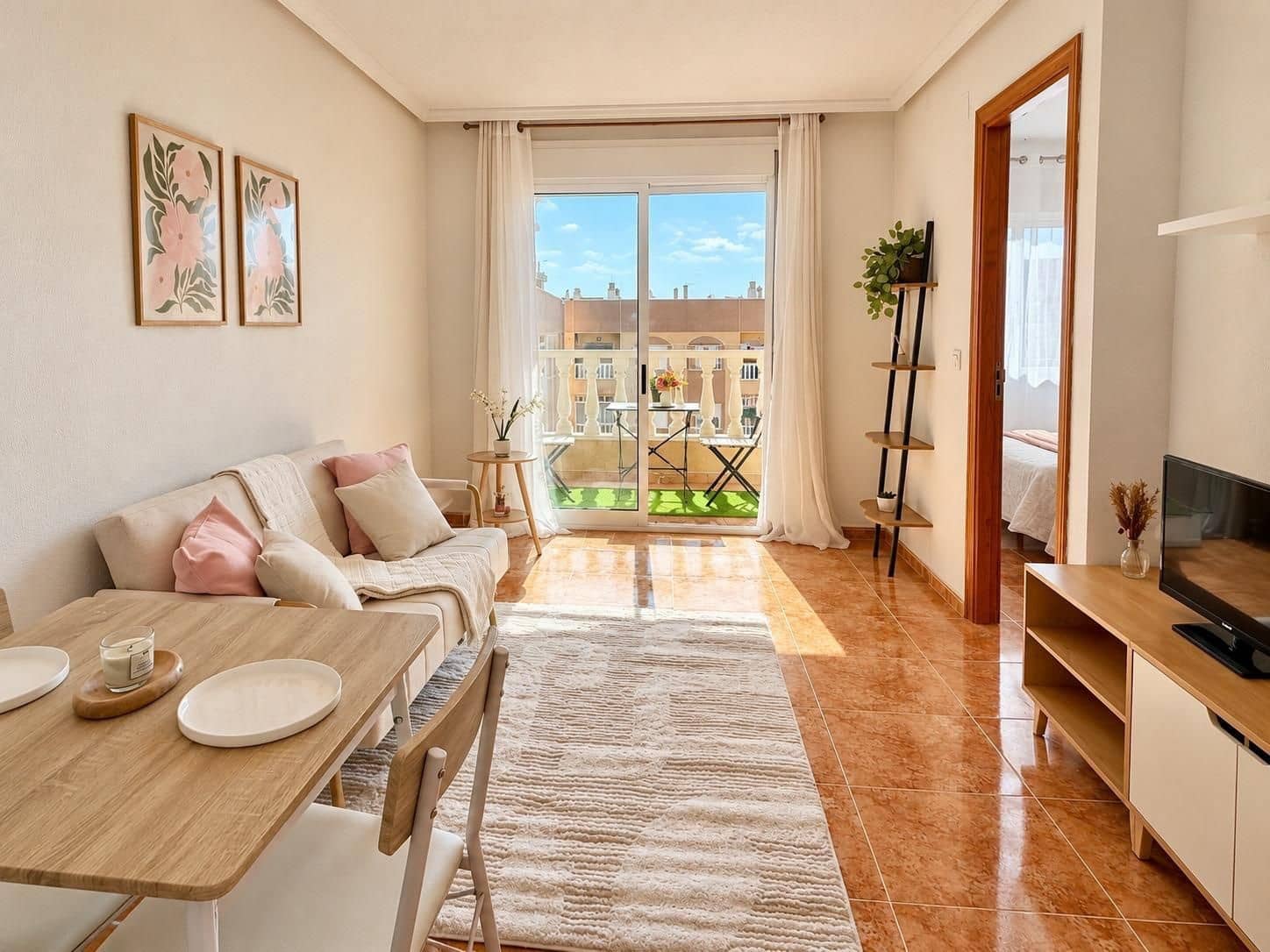 Ático de 2 habitaciones en Torrevieja en venta con piscina - 139.900 € (Ref: 10165191)