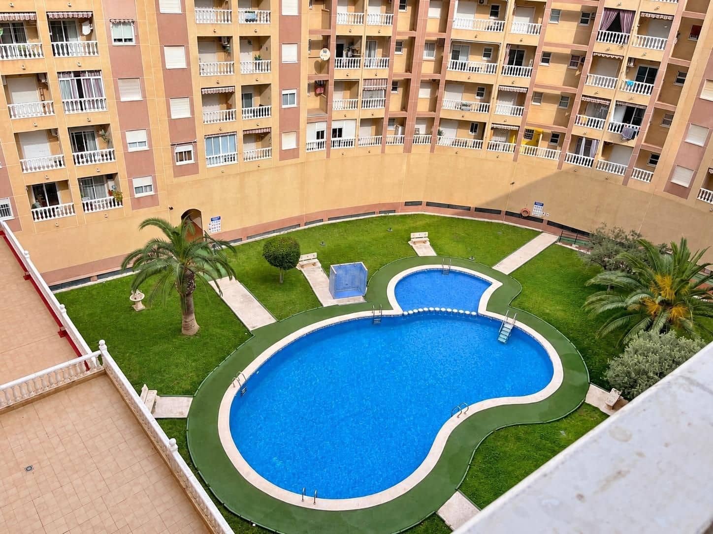 Ático de 2 habitaciones en Torrevieja en venta con piscina - 139.900 € (Ref: 10165191)