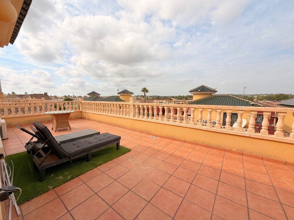 Chalet de 4 habitaciones en Algorfa en venta con piscina - 349.000 € (Ref: 10174676)