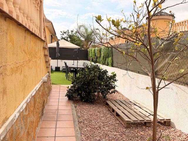 Chalet de 4 habitaciones en Algorfa en venta con piscina - 349.000 € (Ref: 10174676)