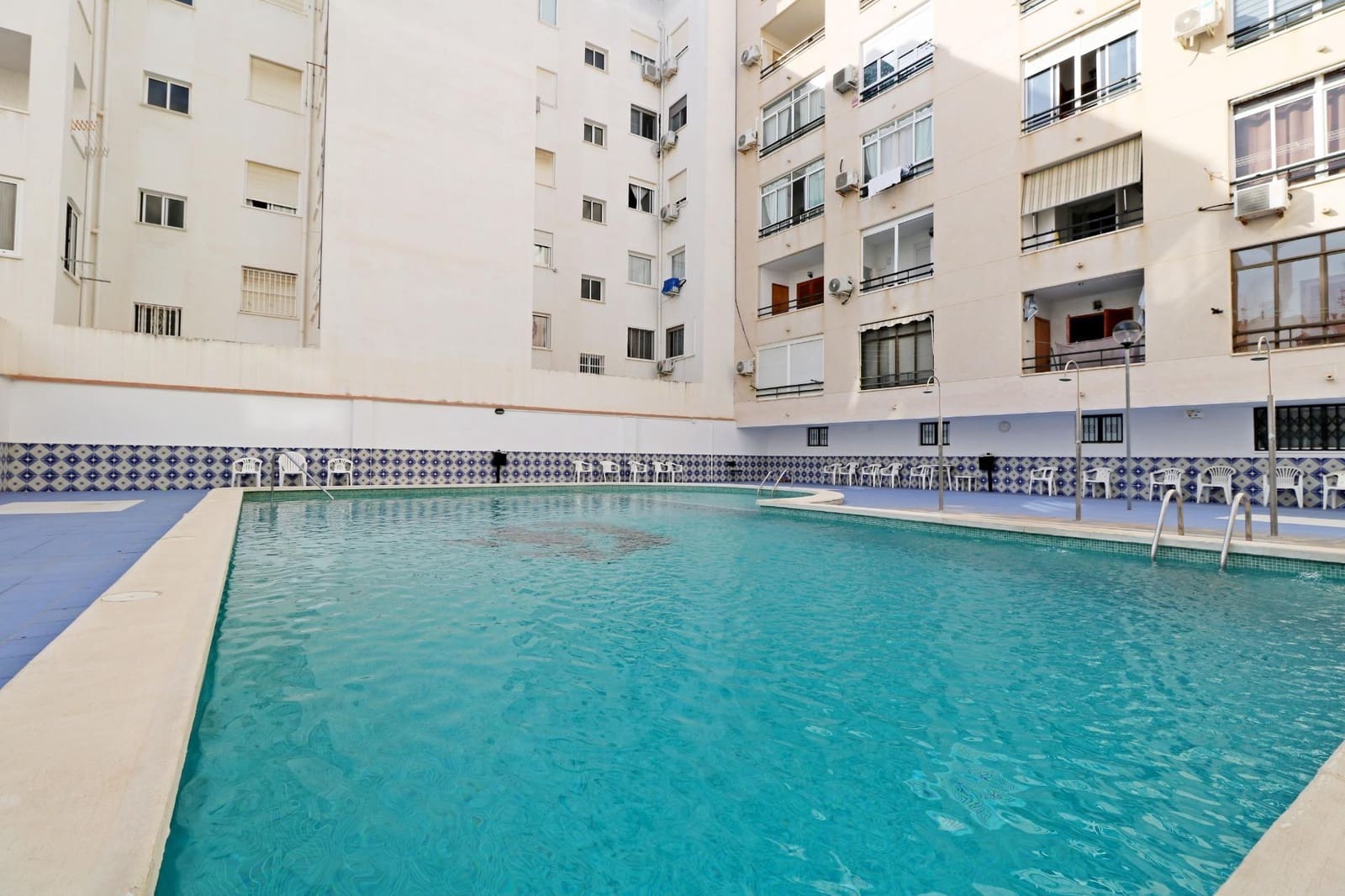 Ático de 3 habitaciones en Torrevieja en venta con piscina - 179.000 € (Ref: 10174679)