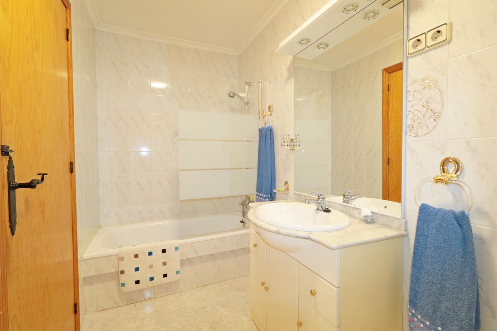 Ático de 3 habitaciones en Torrevieja en venta con piscina - 179.000 € (Ref: 10174679)