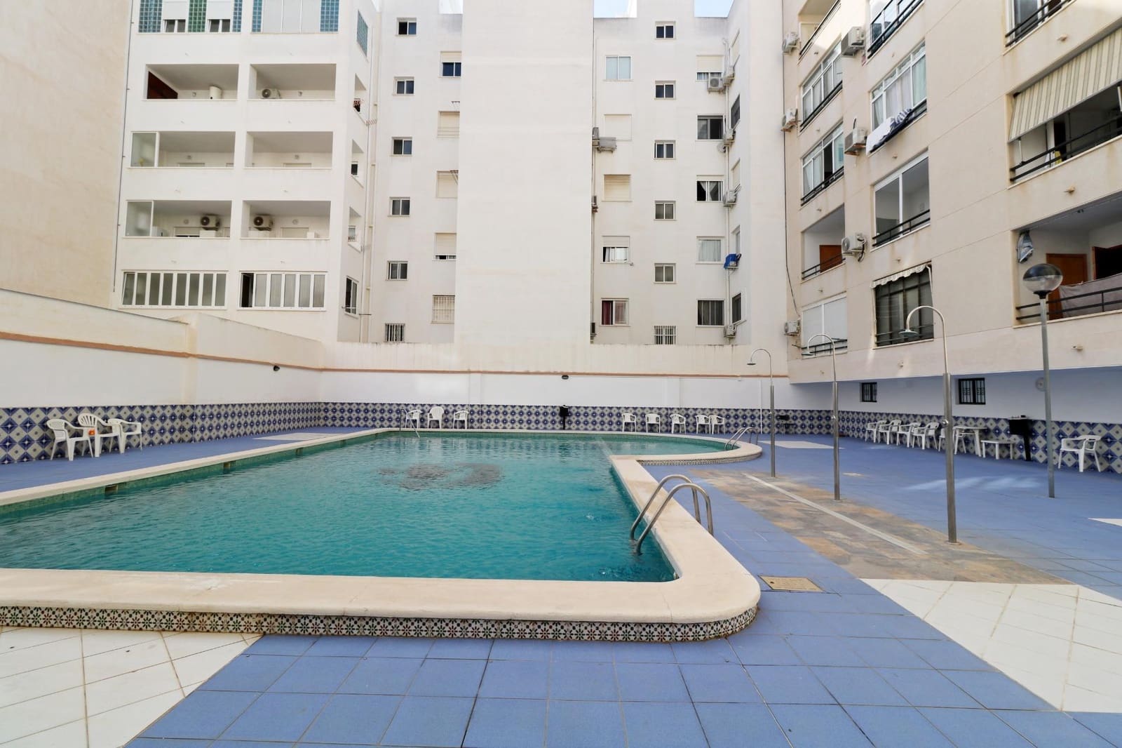 Ático de 3 habitaciones en Torrevieja en venta con piscina - 179.000 € (Ref: 10174679)