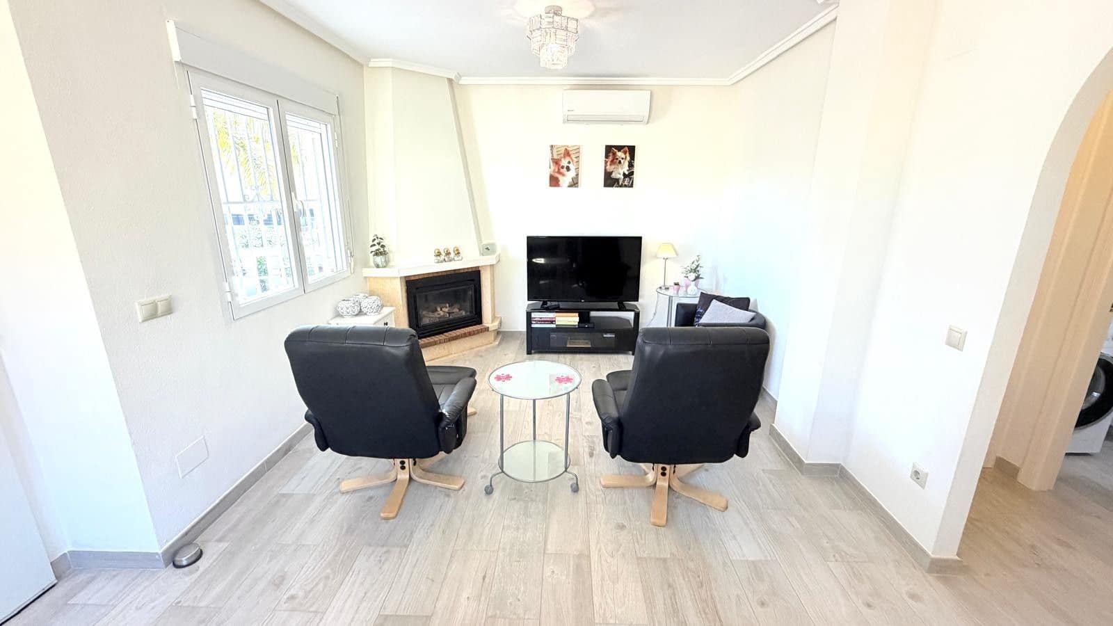 3 soverom Kjedet enebolig til salgs i Ciudad Quesada med svømmebasseng garasje - € 289 000 (Ref: 10174693)