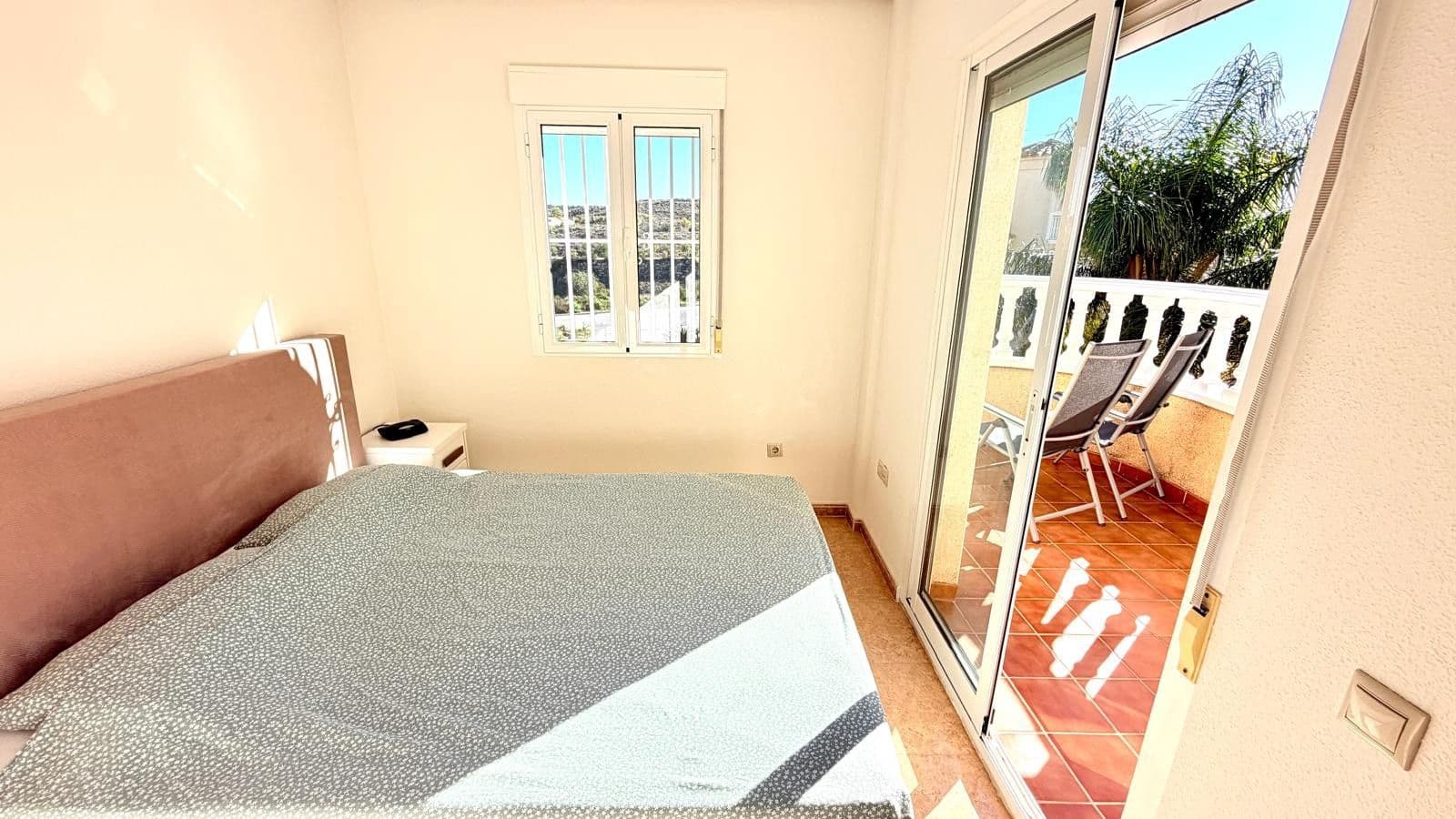 3 soverom Kjedet enebolig til salgs i Ciudad Quesada med svømmebasseng garasje - € 289 000 (Ref: 10174693)