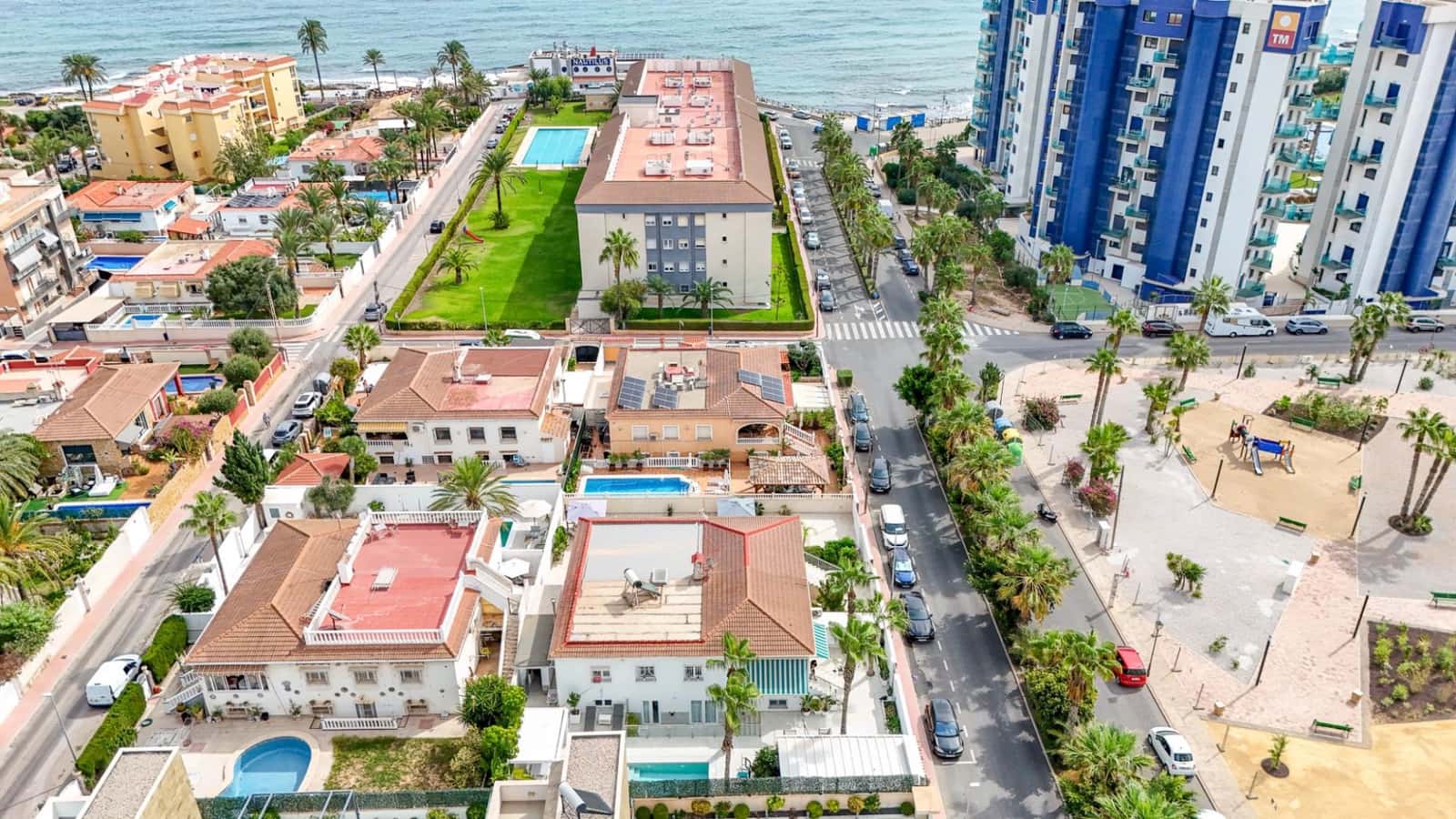 Adosado de 3 habitaciones en Punta Prima en venta con piscina garaje - 680.000 € (Ref: 10174695)