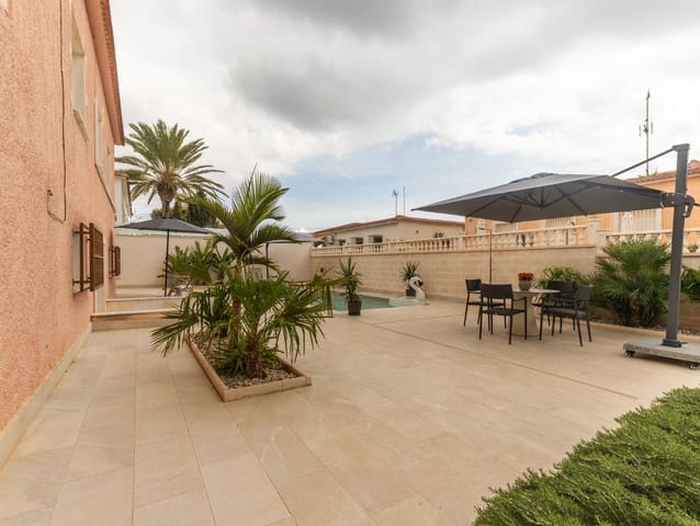 Adosado de 3 habitaciones en Punta Prima, Torrevieja en venta con piscina garaje - 680.000 € (Ref: 10174695)