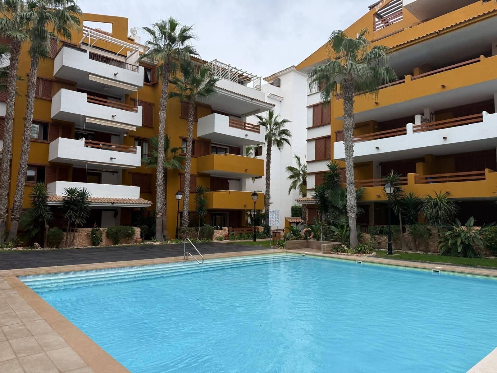 2 soverom Leilighet til salgs i Punta Prima med svømmebasseng garasje - € 279 900 (Ref: 10175249)