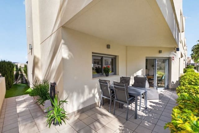 3 soverom Kjedet enebolig til salgs i Centro, Torrevieja med svømmebasseng garasje - € 439 000 (Ref: 10183074)
