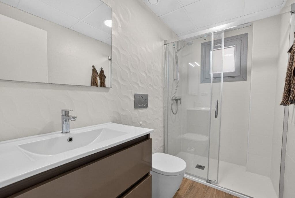 3 soverom Kjedet enebolig til salgs i Torrevieja med svømmebasseng garasje - € 439 000 (Ref: 10183074)