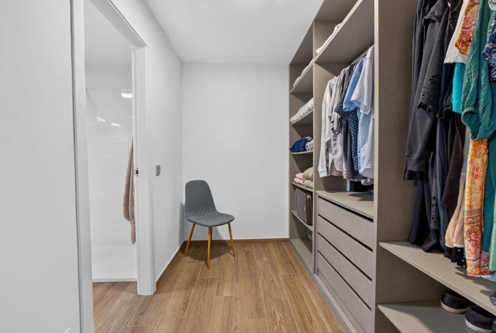 3 soverom Kjedet enebolig til salgs i Torrevieja med svømmebasseng garasje - € 439 000 (Ref: 10183074)