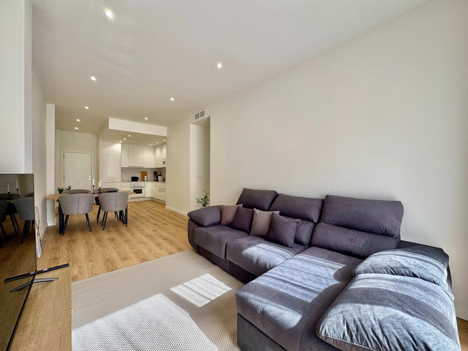 2 bedroom Apartment for sale in Torrevieja with garage - € 210,000 (Ref: 10185141)