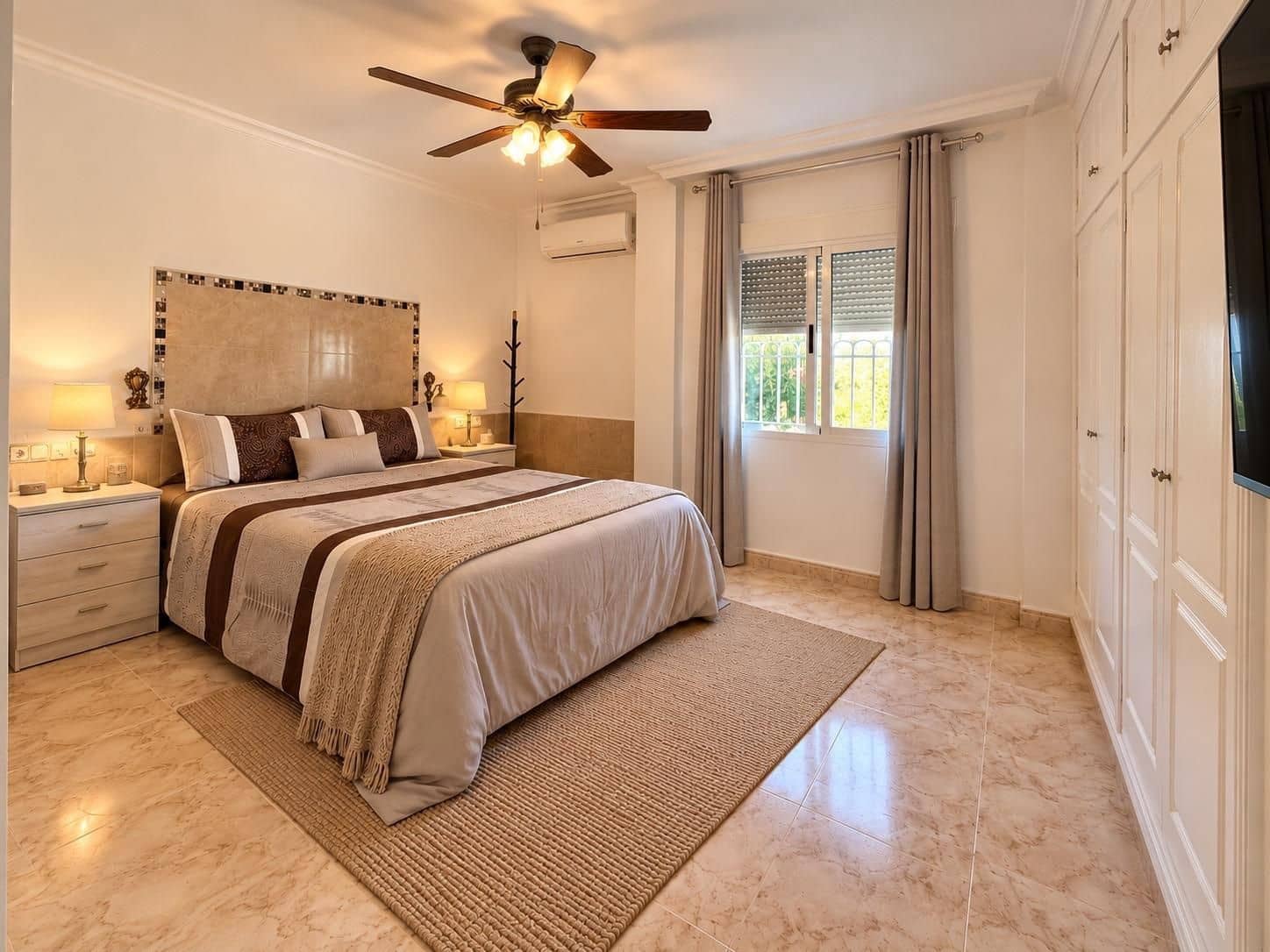 4 soveværelse Villa til salg i Torrevieja med swimmingpool garage - € 629.900 (Ref: 10185143)