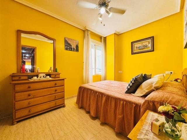 Apartamento de 2 habitaciones en Torrevieja en venta - 164.000 € (Ref: 9396208)