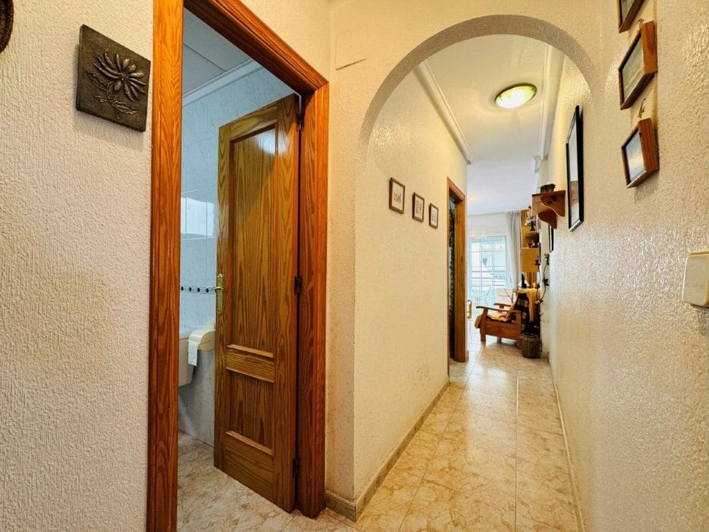 Apartamento de 2 habitaciones en Torrevieja en venta con piscina - 149.000 € (Ref: 9396213)