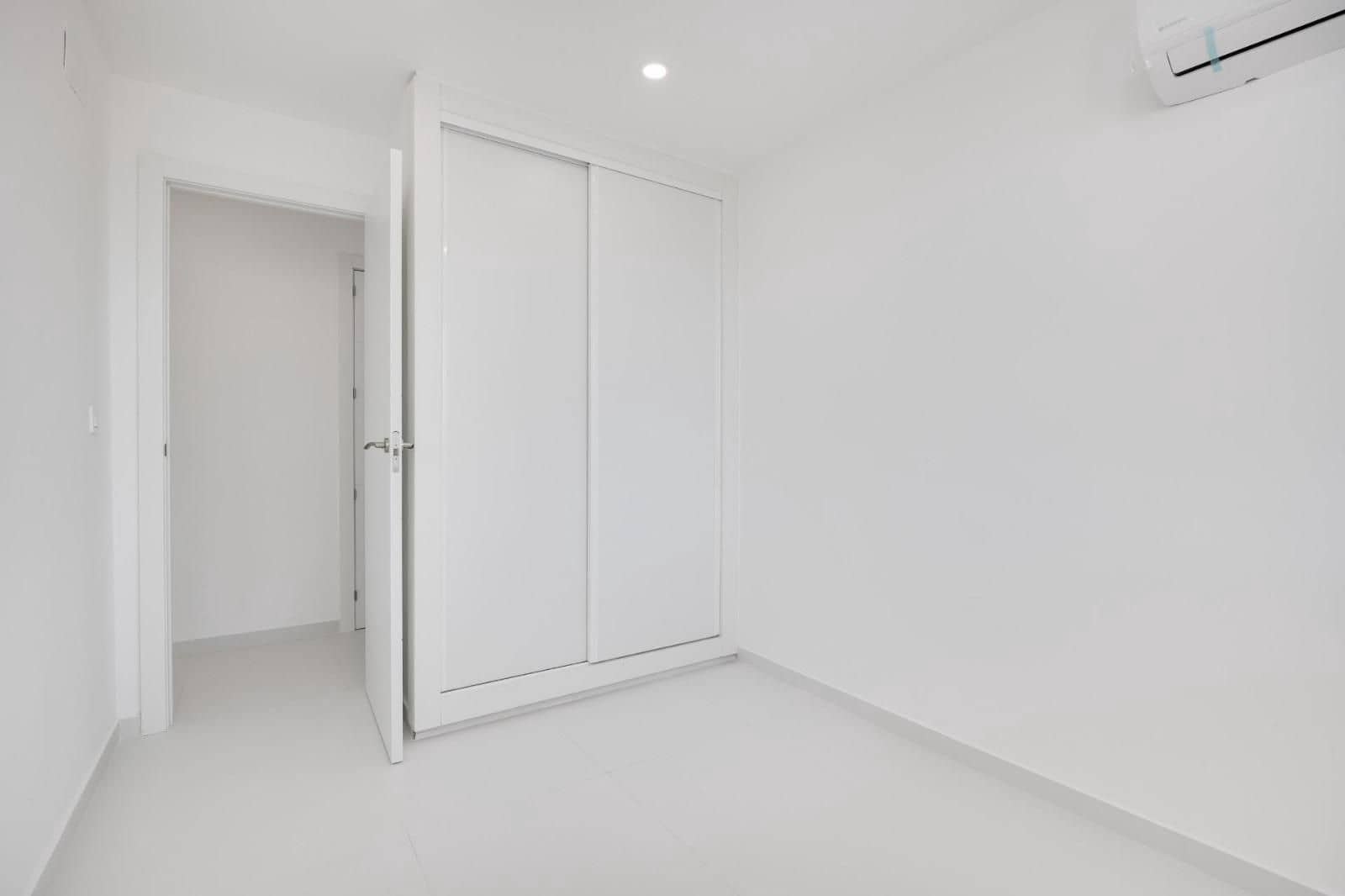 3 bedroom Apartment for sale in Torrevieja - € 269,000 (Ref: 9403552)