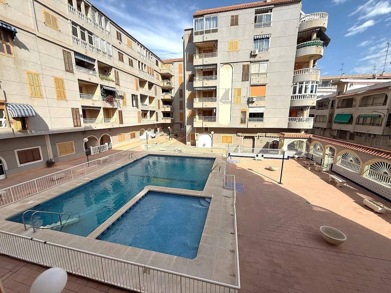 2 soverom Leilighet til salgs i Torrevieja med svømmebasseng - € 134 000 (Ref: 9509144)