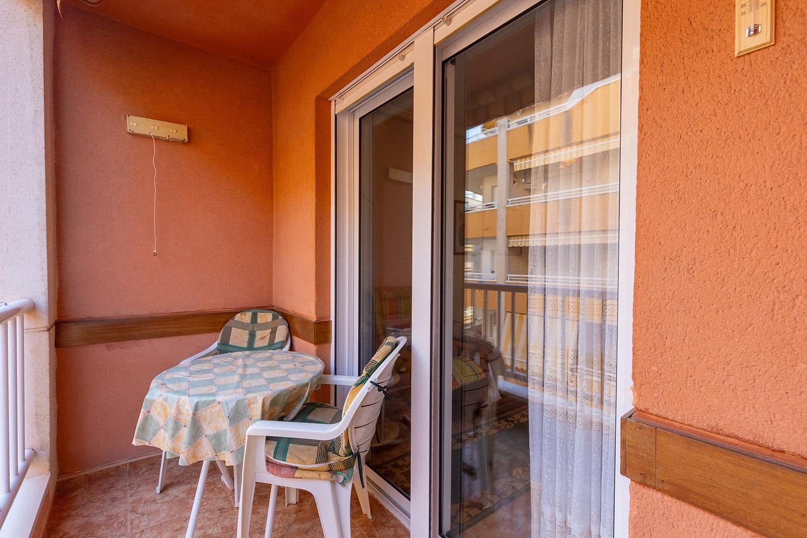 Apartamento de 2 habitaciones en Torrevieja en venta con garaje - 132.500 € (Ref: 9509145)