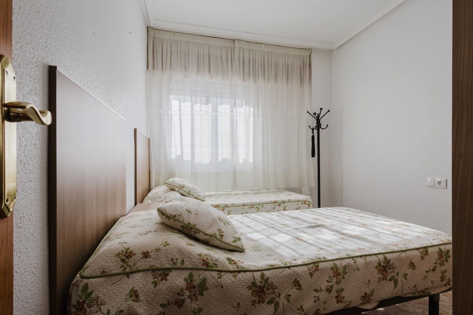 2 bedroom Apartment for sale in Torrevieja with garage - € 149,500 (Ref: 9513570)