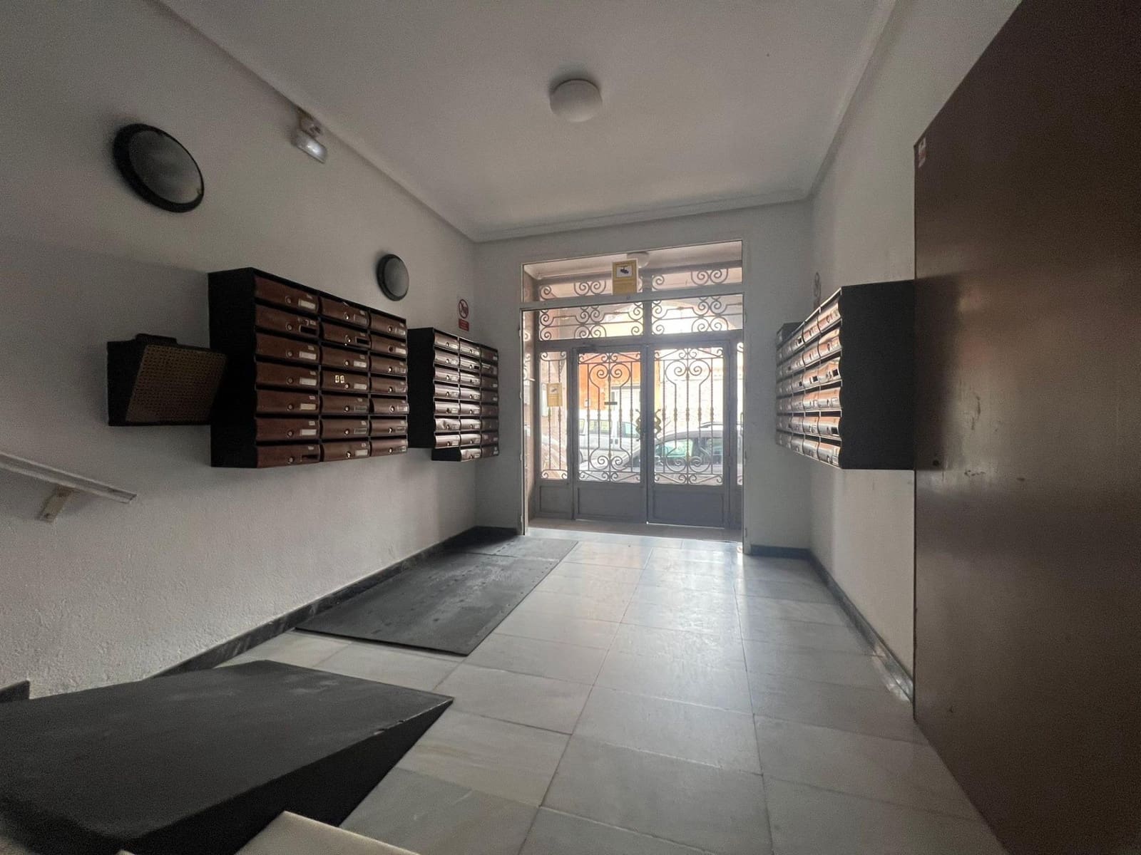 Apartment for sale in Torrevieja with pool - € 75,000 (Ref: 9519168)