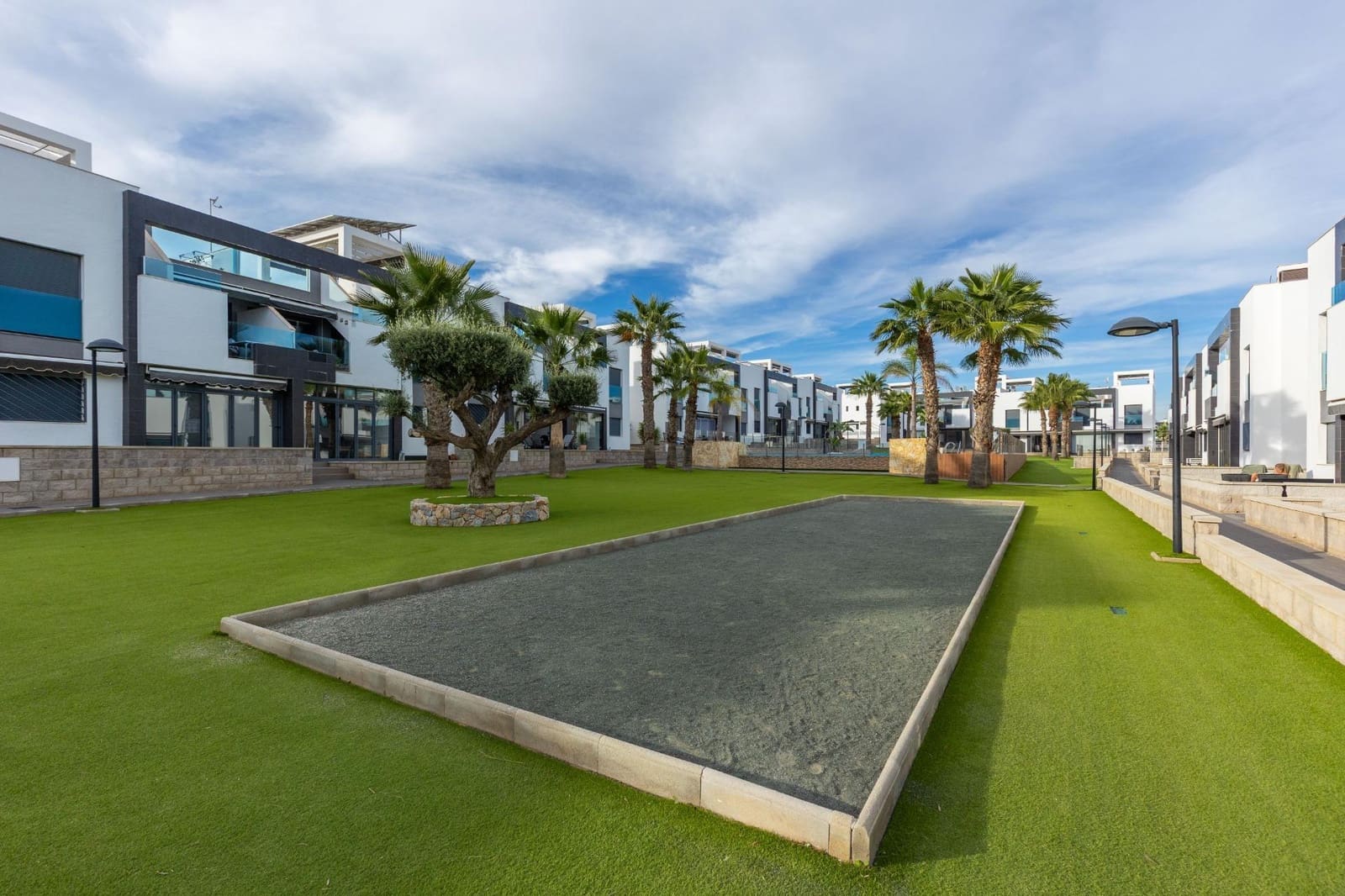 2 chambre Bungalow à vendre à Torrevieja avec piscine garage - 269 900 € (Ref: 9690975)