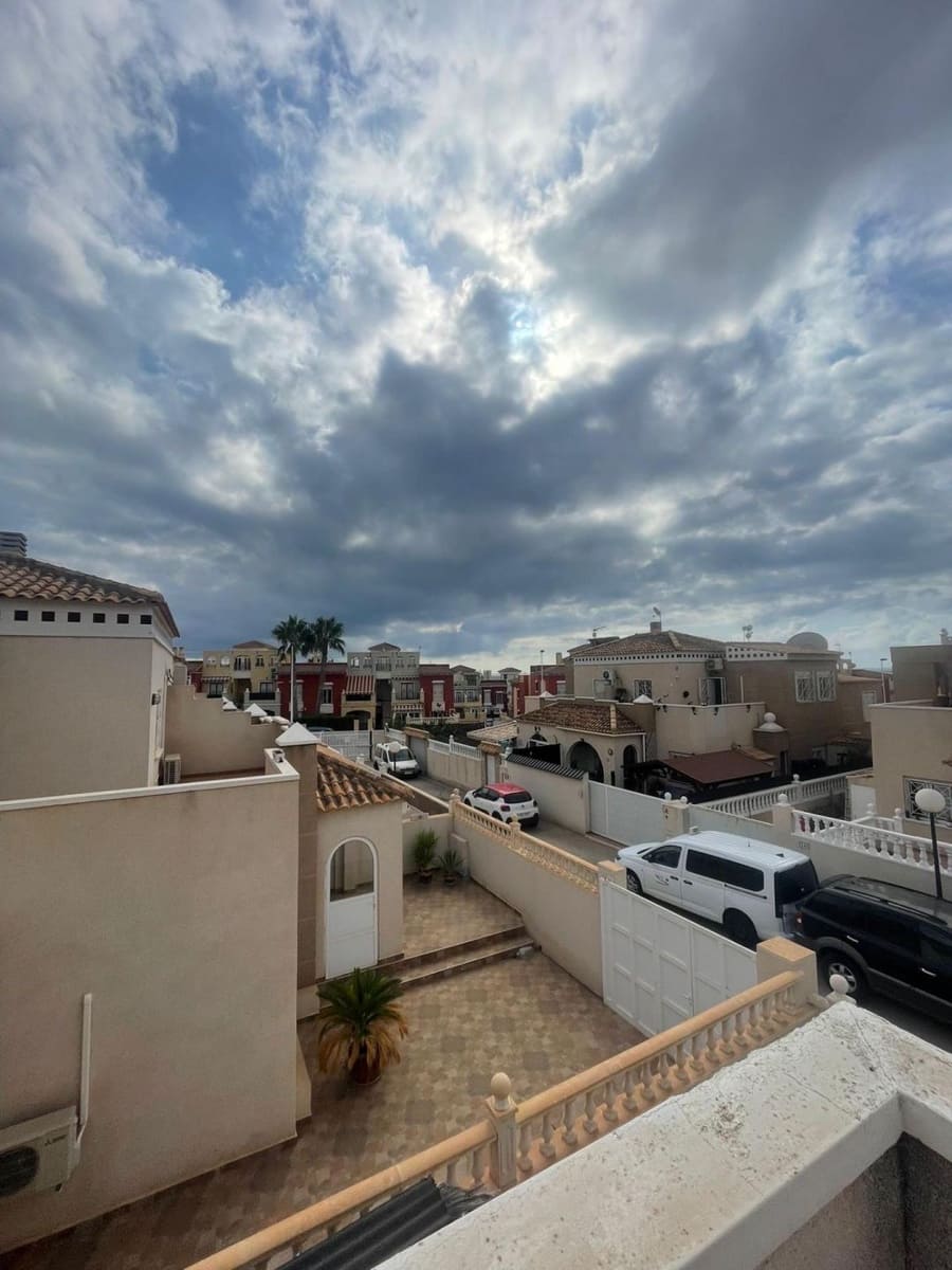 3 soveværelse Rækkehus til salg i Torrevieja med swimmingpool - € 260.000 (Ref: 9690981)