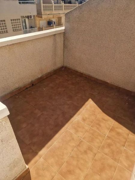 2 bedroom Penthouse for sale in Torrevieja with pool - € 124,000 (Ref: 9691070)