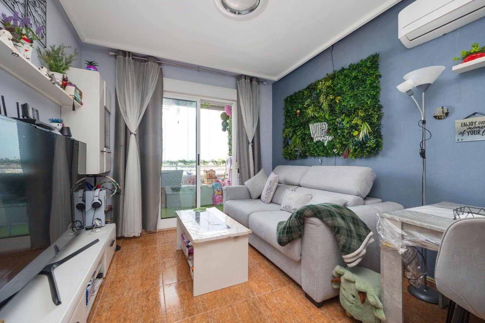 Apartamento de 2 habitaciones en Torrevieja en venta con piscina - 144.969 € (Ref: 9696279)