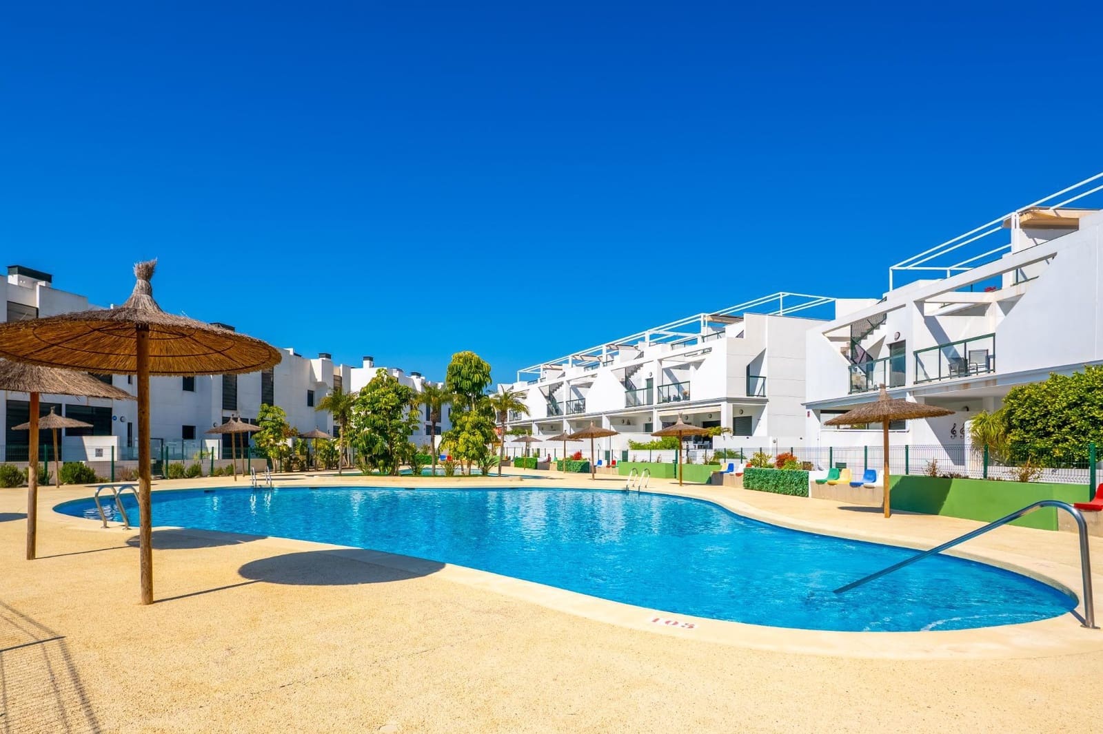 Apartamento de 2 habitaciones en Pilar de la Horadada en venta con piscina - 265.000 € (Ref: 9698936)